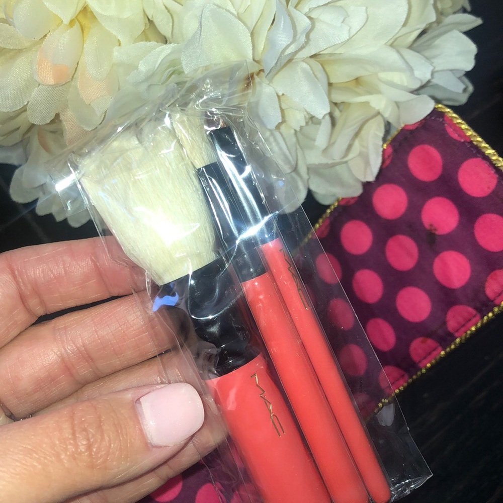 MAC brush set brand new